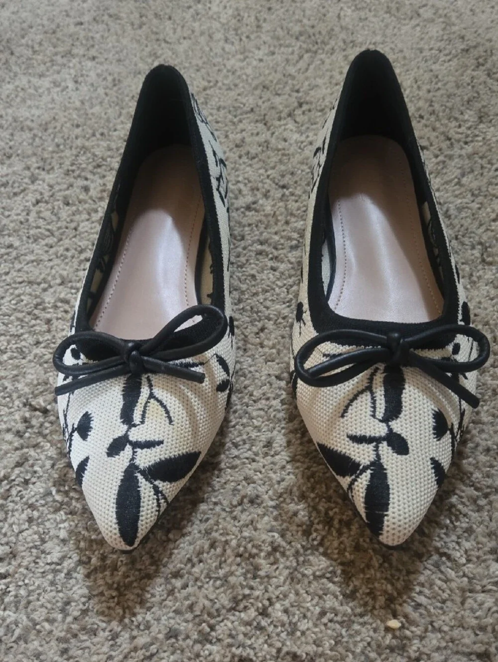 Women’s Pointed Toe Floral Ballet Flats - Black & Cream NEW